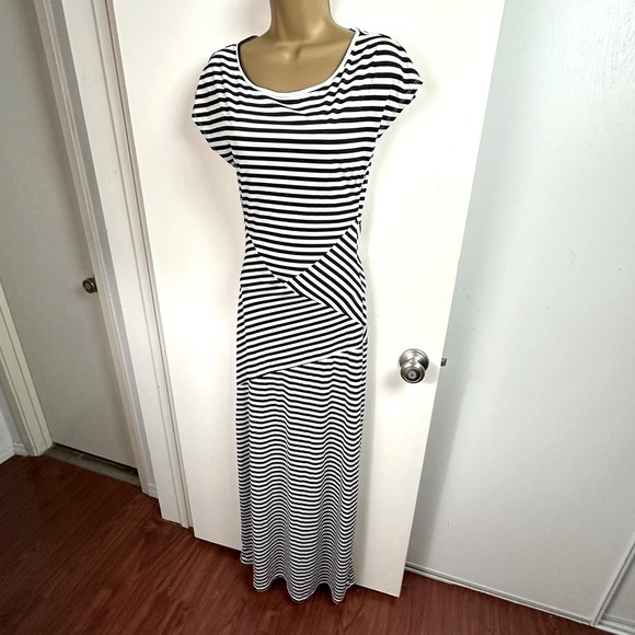 Arden B Black & White Striped Vintage 90’s/Y2K Stretch Cutout Back Dress NWT XS - Picture 1 of 15
